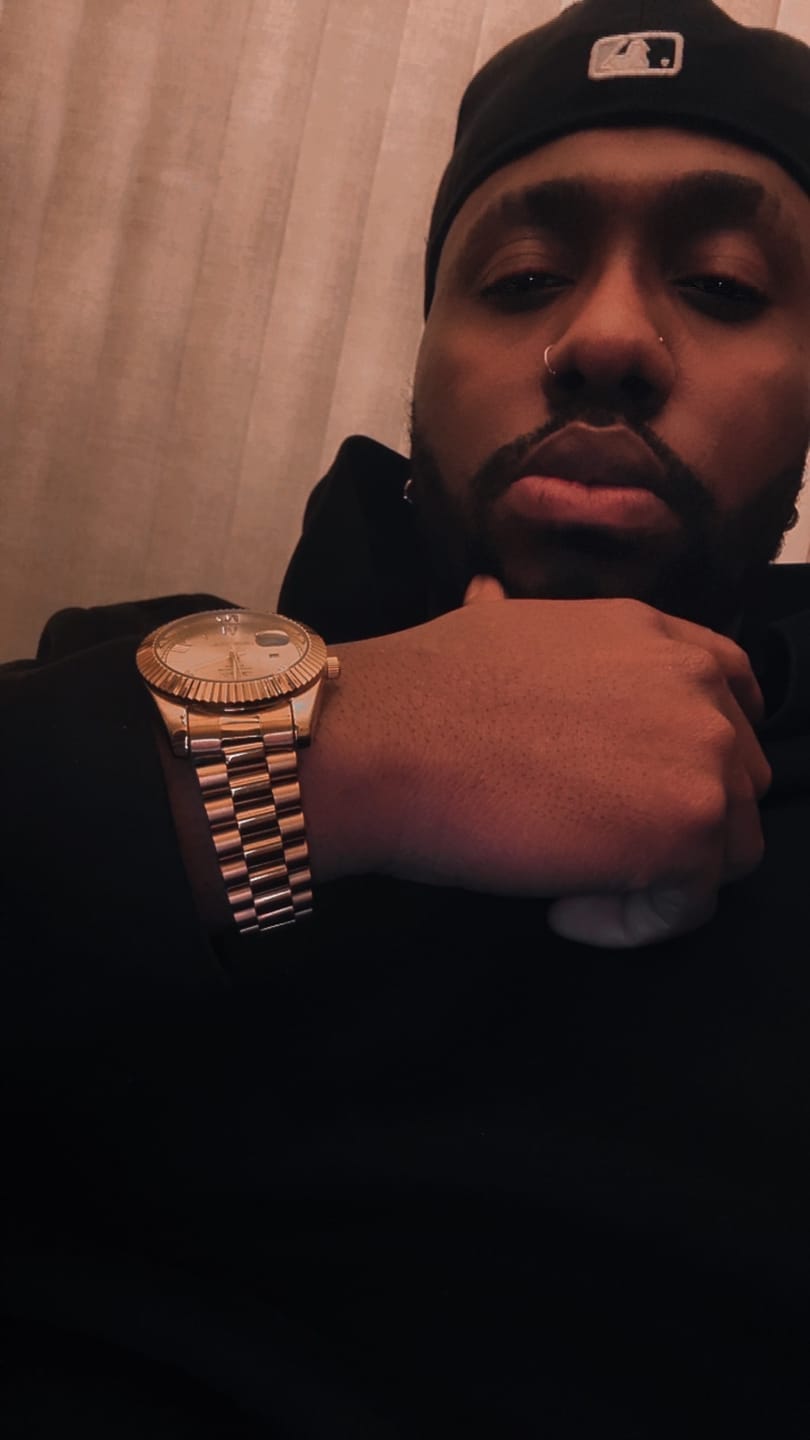 Customer wearing a gold Lumora watch