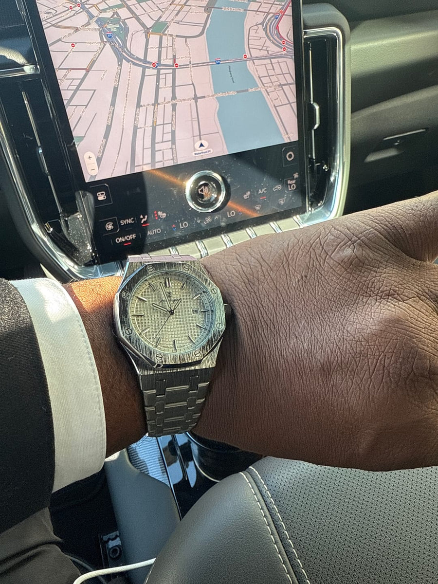 Customer wearing a silver Lumora watch